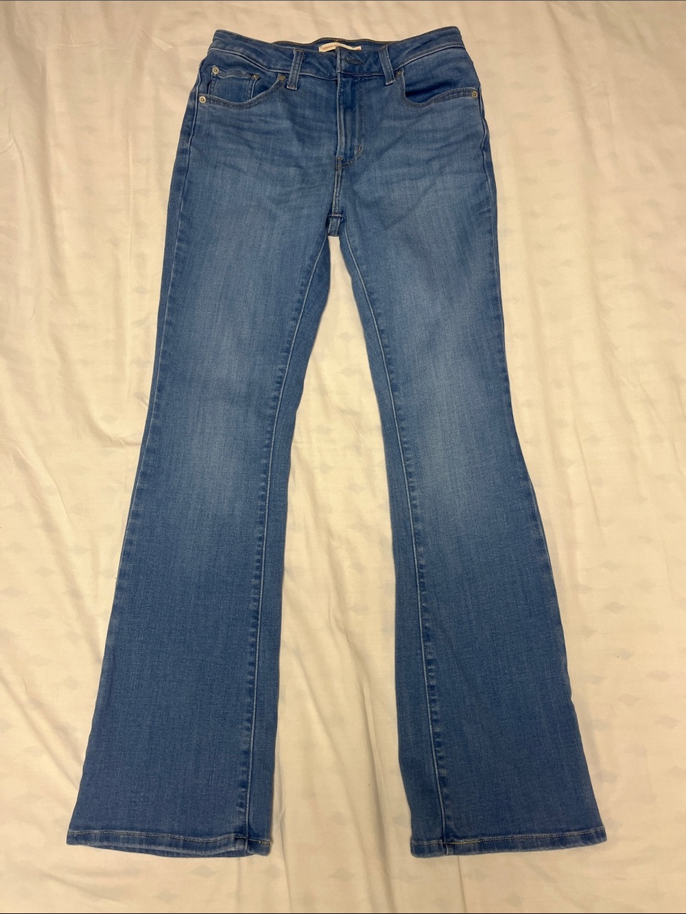 Women’s 725 High Rise Bootcut Jeans. Size 29”/32”